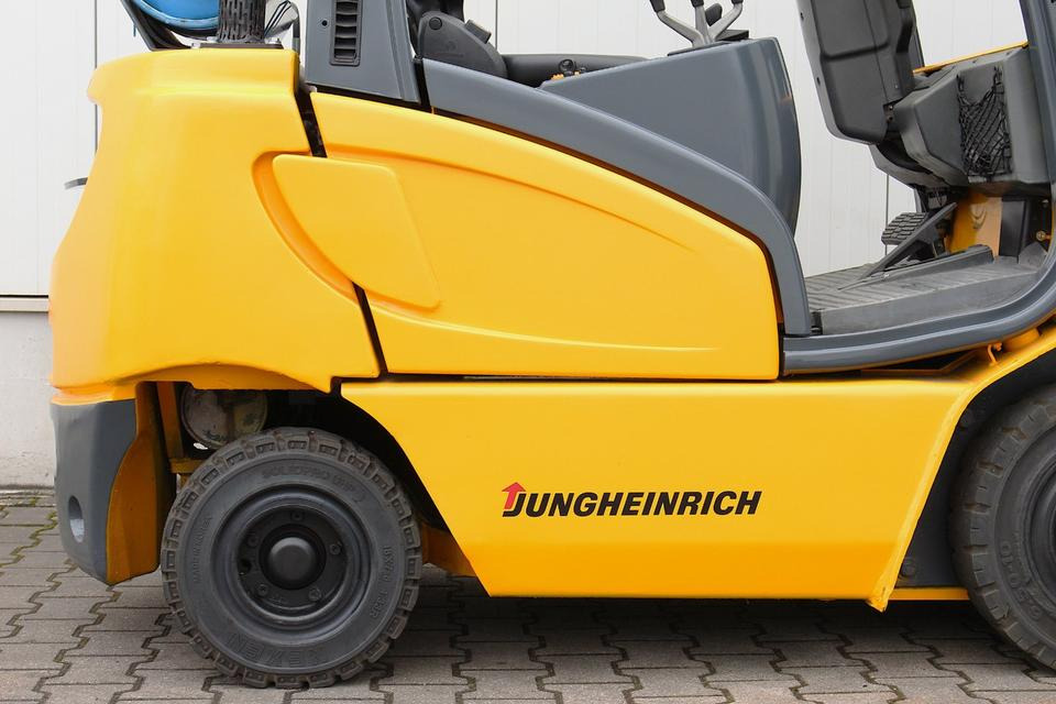 Gasni viljuškar JUNGHEINRICH TFG316s Triplex 4,5m UVV: slika 18
