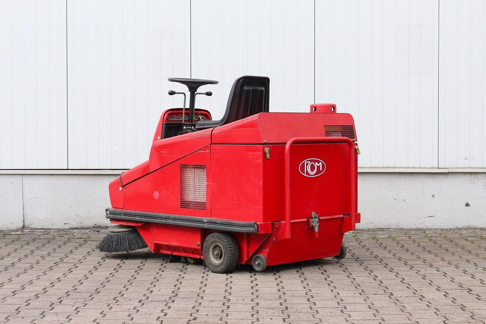 RCM R703 E/1 elektro Aufsitz- Kehrsaugmaschine Kehrmaschine - Industrijska mašina za metenje: slika 4 RCM R703 E/1 elektro Aufsitz- Kehrsaugmaschine Kehrmaschine - Industrijska mašina za metenje: slika 4
