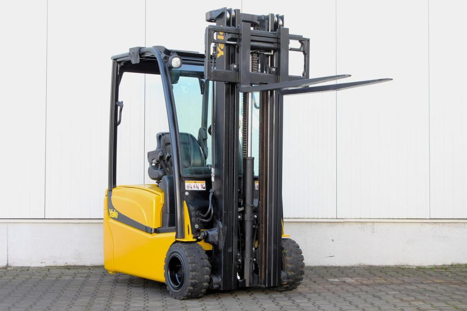 YALE ERP18VT Triplex 5,2m 1800kg - Električni viljuškar: slika 4 YALE ERP18VT Triplex 5,2m 1800kg - Električni viljuškar: slika 4