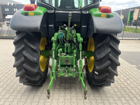 John Deere 6110M - Traktor: slika 4 John Deere 6110M - Traktor: slika 4