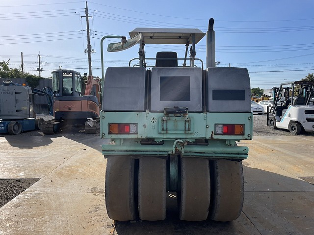 BOMAG BW144AC-2 - Kombinovani valjak: slika 4 BOMAG BW144AC-2 - Kombinovani valjak: slika 4