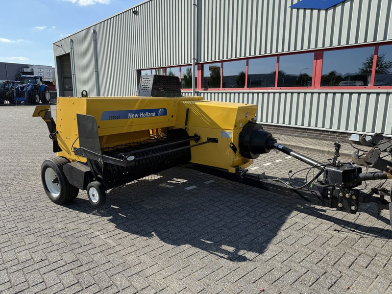 New Holland BC5060 Mini Balenpers - Balirka za kockaste bale: slika 4 New Holland BC5060 Mini Balenpers - Balirka za kockaste bale: slika 4