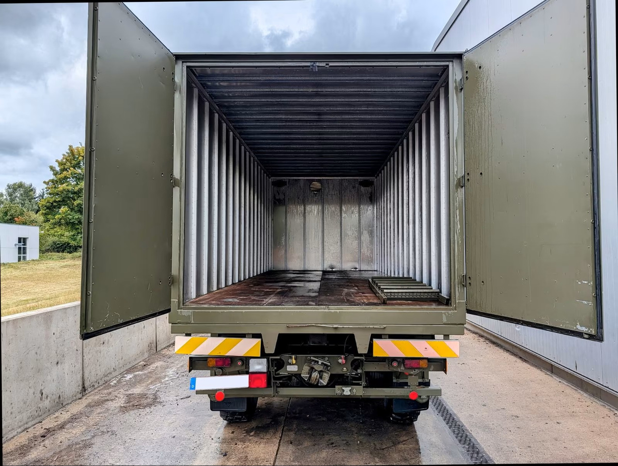 VOLVO N10 - Kamion sa zatvorenim sandukom: slika 4 VOLVO N10 - Kamion sa zatvorenim sandukom: slika 4