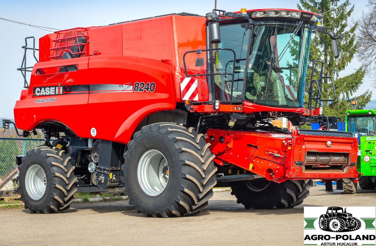 CASE IH 8240 AFS - 2018 ROK + MACDON FD 135 - 2018 ROK - Kombinovani kombajn: slika 2 CASE IH 8240 AFS - 2018 ROK + MACDON FD 135 - 2018 ROK - Kombinovani kombajn: slika 2