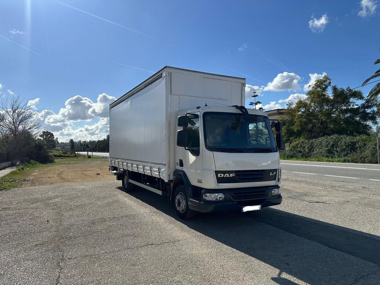 DAF LF 45.250 - Kamion sa ceradom: slika 2 DAF LF 45.250 - Kamion sa ceradom: slika 2