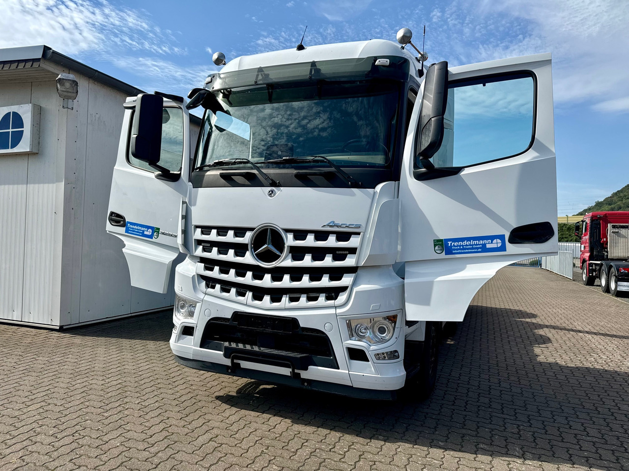 MERCEDES-BENZ Arocs 3553 4 Achsen Tridem - Kamion sa hidrauličnom kukom: slika 2 MERCEDES-BENZ Arocs 3553 4 Achsen Tridem - Kamion sa hidrauličnom kukom: slika 2