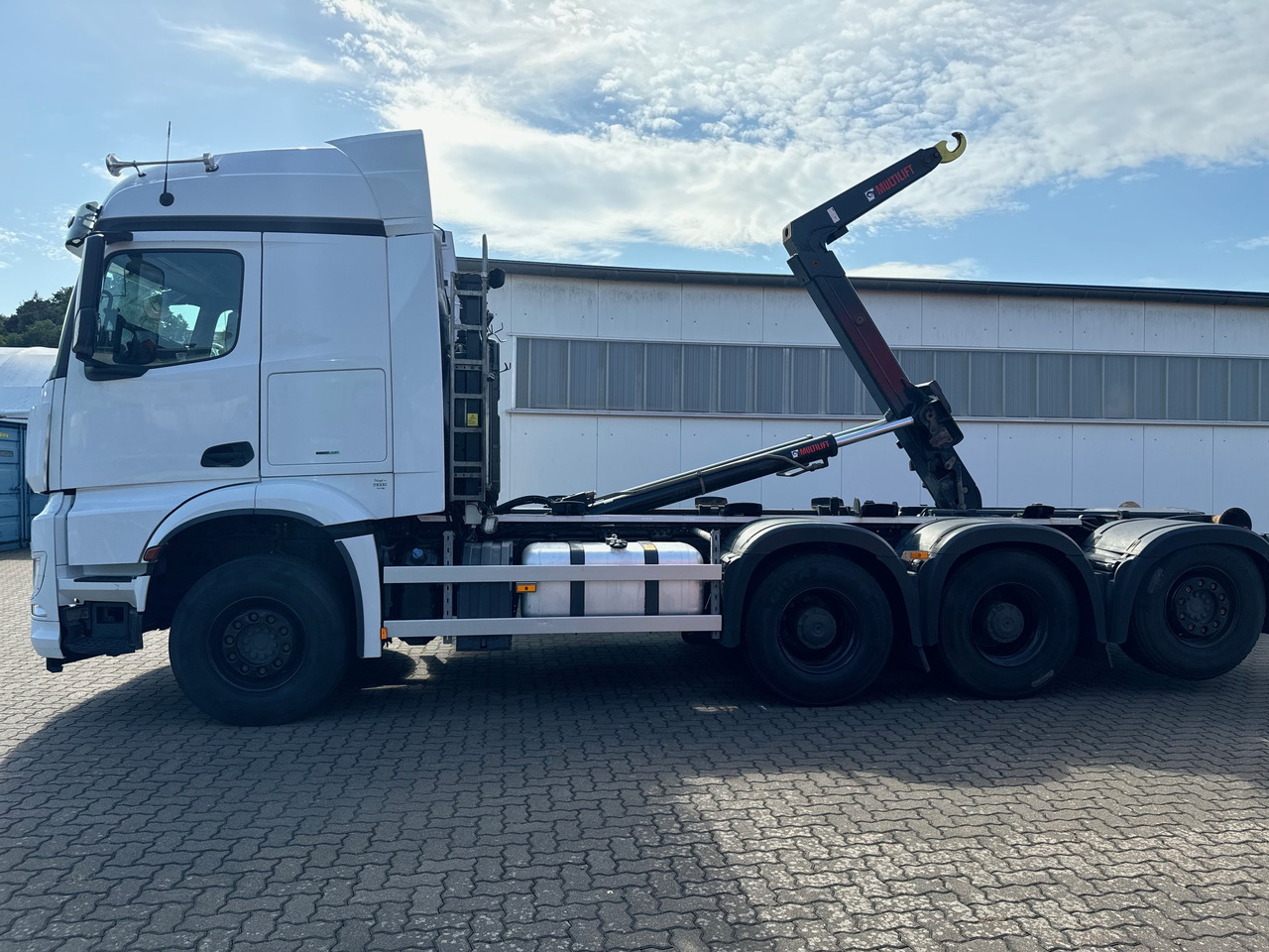 MERCEDES-BENZ Arocs 3553 4 Achsen Tridem - Kamion sa hidrauličnom kukom: slika 5 MERCEDES-BENZ Arocs 3553 4 Achsen Tridem - Kamion sa hidrauličnom kukom: slika 5