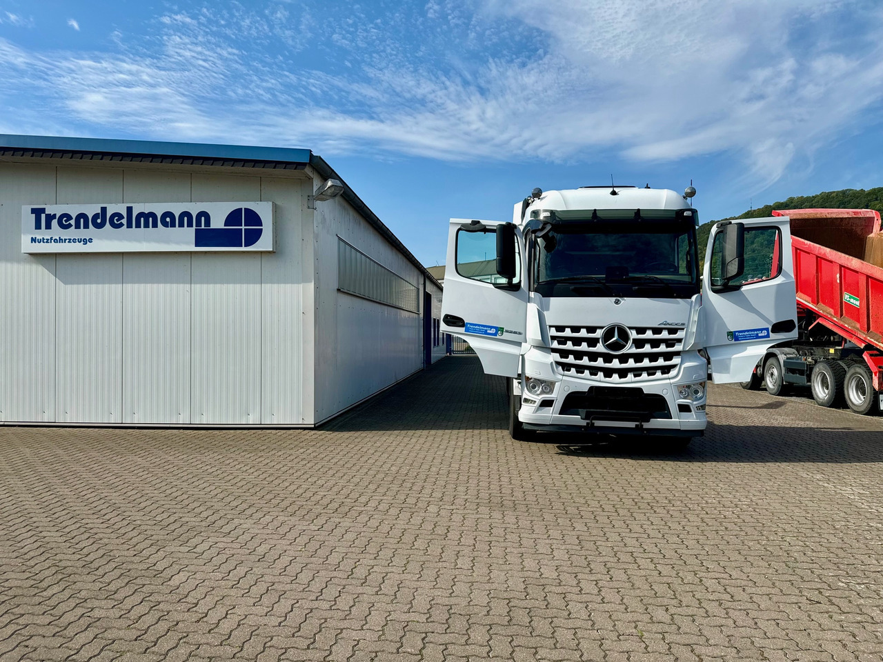 MERCEDES-BENZ Arocs 3553 4 Achsen Tridem - Kamion sa hidrauličnom kukom: slika 3 MERCEDES-BENZ Arocs 3553 4 Achsen Tridem - Kamion sa hidrauličnom kukom: slika 3