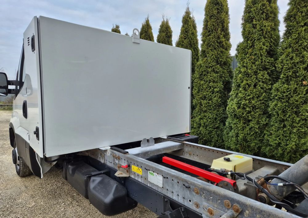 Iveco IVECO 35C17 3.0 170KM *HIMATIC* - Dostavno vozilo istovarivač: slika 4 Iveco IVECO 35C17 3.0 170KM *HIMATIC* - Dostavno vozilo istovarivač: slika 4