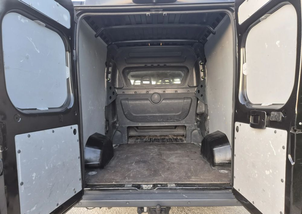 Peugeot Boxer 2.2 130KM Dubel kabina - Furgon, Dostavno vozilo sa duplom kabinom: slika 4 Peugeot Boxer 2.2 130KM Dubel kabina - Furgon, Dostavno vozilo sa duplom kabinom: slika 4