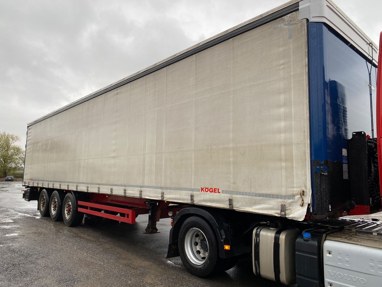 Kögel 3-achs Curtainsider / Edscha/Lenkachse/RSAB - Poluprikolica sa ceradom: slika 4 Kögel 3-achs Curtainsider / Edscha/Lenkachse/RSAB - Poluprikolica sa ceradom: slika 4