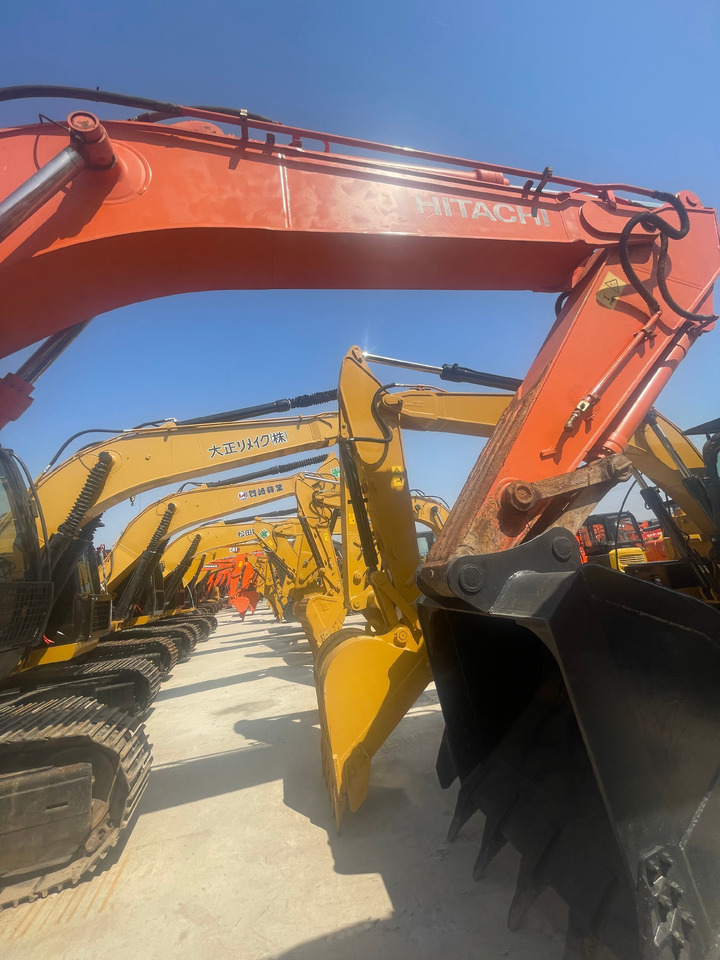 HITACHI ZX350 crawler excavator low hours excellent condition original - Bager guseničar: slika 3 HITACHI ZX350 crawler excavator low hours excellent condition original - Bager guseničar: slika 3