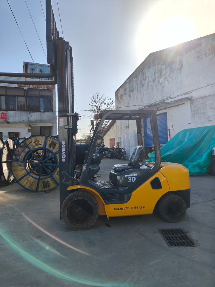 KOMATSU FD30T japan brand used 3 ton forklift - Dizel viljuškar: slika 4 KOMATSU FD30T japan brand used 3 ton forklift - Dizel viljuškar: slika 4