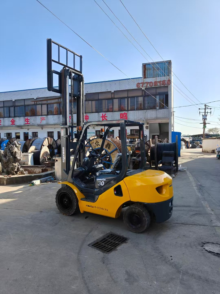 KOMATSU FD30T japan brand used 3 ton forklift - Dizel viljuškar: slika 3 KOMATSU FD30T japan brand used 3 ton forklift - Dizel viljuškar: slika 3