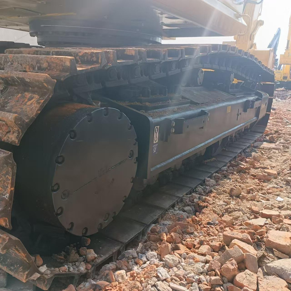 KOMATSU pc450-8 PC450-8 Used Machinery: Fuel-efficient and durable, specially designed for mining/earthwork - Bager guseničar: slika 5 KOMATSU pc450-8 PC450-8 Used Machinery: Fuel-efficient and durable, specially designed for mining/earthwork - Bager guseničar: slika 5