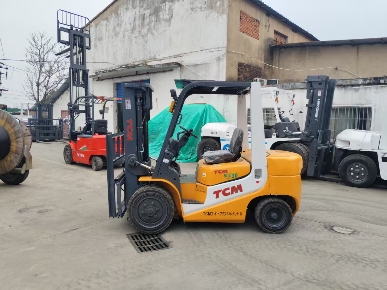 TCM FD30 Japan brand used 3 ton 4.5m diesel forklift Customizable mast clamps - Dizel viljuškar: slika 2 TCM FD30 Japan brand used 3 ton 4.5m diesel forklift Customizable mast clamps - Dizel viljuškar: slika 2