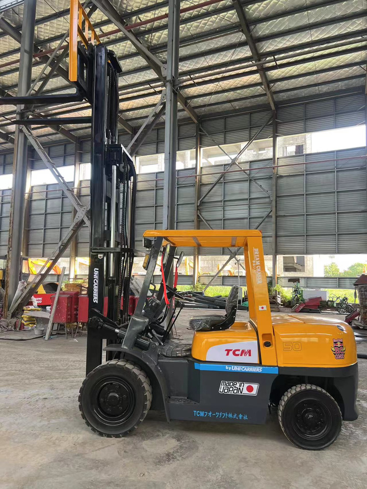 TCM fd50 japan brand original 5 ton diesel forklift 3 section 4.5m Customizable mast clamp side shift - Dizel viljuškar: slika 5 TCM fd50 japan brand original 5 ton diesel forklift 3 section 4.5m Customizable mast clamp side shift - Dizel viljuškar: slika 5