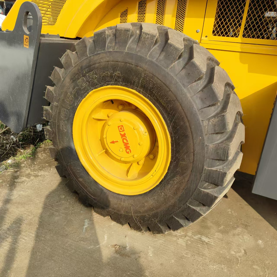 XCMG XS223J used road roller low hours factory price - Valjak za puteve: slika 5 XCMG XS223J used road roller low hours factory price - Valjak za puteve: slika 5