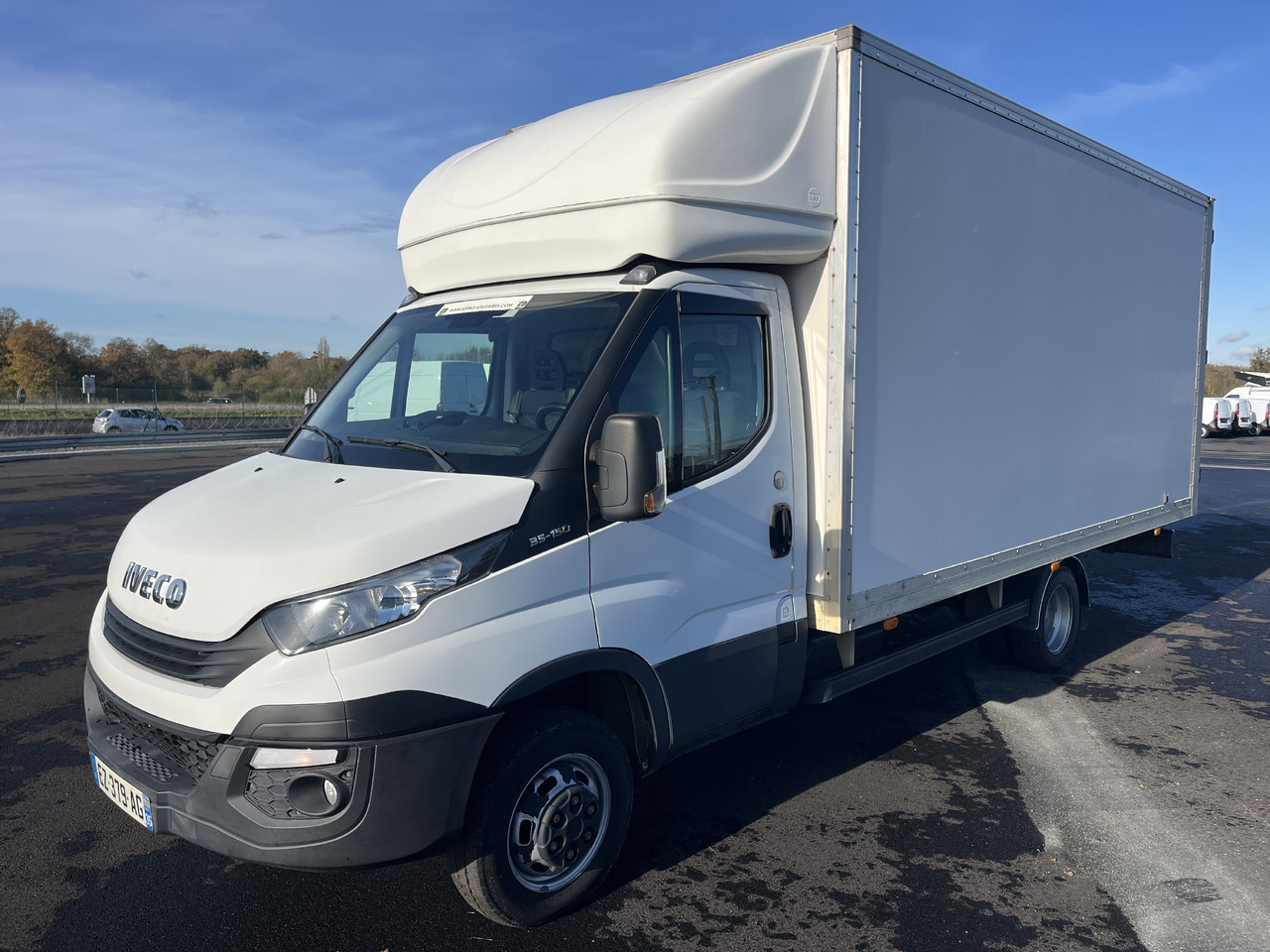 IVECO DAILY - Dostavno vozilo sa zatvorenim sandukom: slika 2 IVECO DAILY - Dostavno vozilo sa zatvorenim sandukom: slika 2