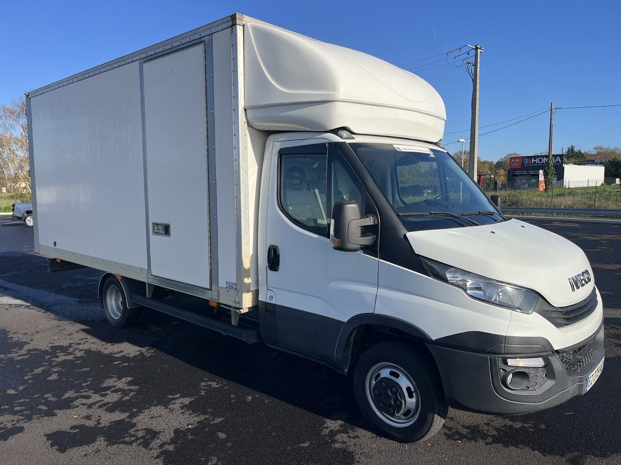 IVECO DAILY - Dostavno vozilo sa zatvorenim sandukom: slika 1 IVECO DAILY - Dostavno vozilo sa zatvorenim sandukom: slika 1