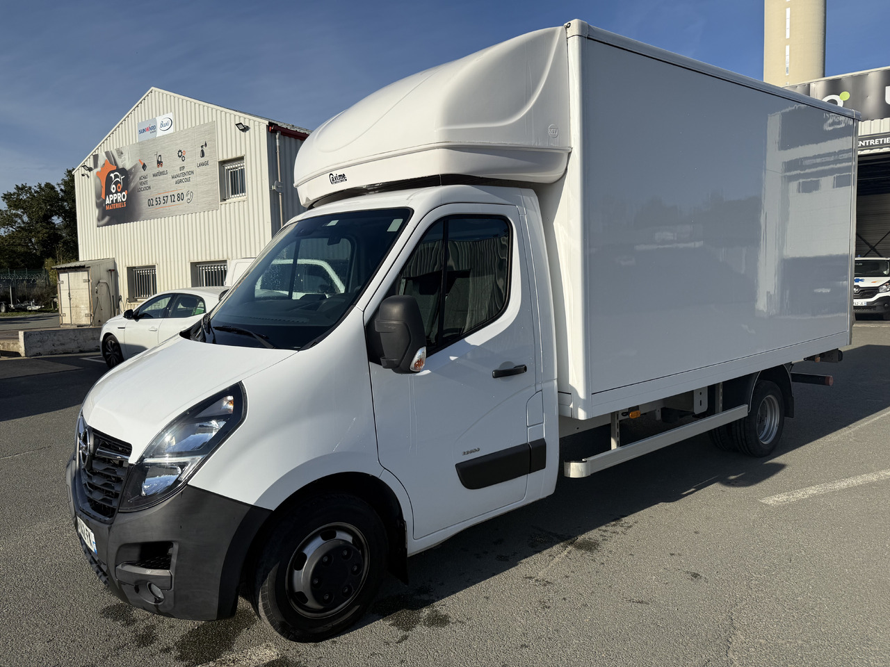 OPEL MOVANO - Dostavno vozilo sa zatvorenim sandukom: slika 2 OPEL MOVANO - Dostavno vozilo sa zatvorenim sandukom: slika 2