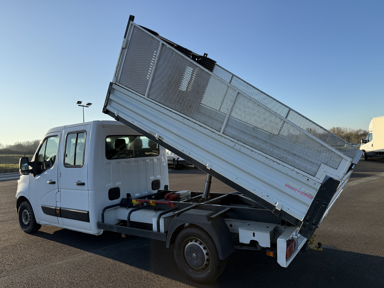 RENAULT MASTER 2.3DCI125 BENNE ACIER DOUBLE CABINE ROUE SIMPLE + REHAUSSE DE RIDELLE - Dostavno vozilo istovarivač: slika 4 RENAULT MASTER 2.3DCI125 BENNE ACIER DOUBLE CABINE ROUE SIMPLE + REHAUSSE DE RIDELLE - Dostavno vozilo istovarivač: slika 4