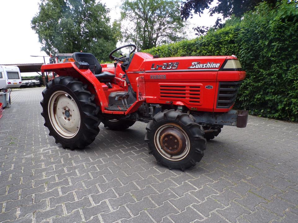 Kleintrakltor Kubota L1-235 - Mali traktor: slika 3 Kleintrakltor Kubota L1-235 - Mali traktor: slika 3
