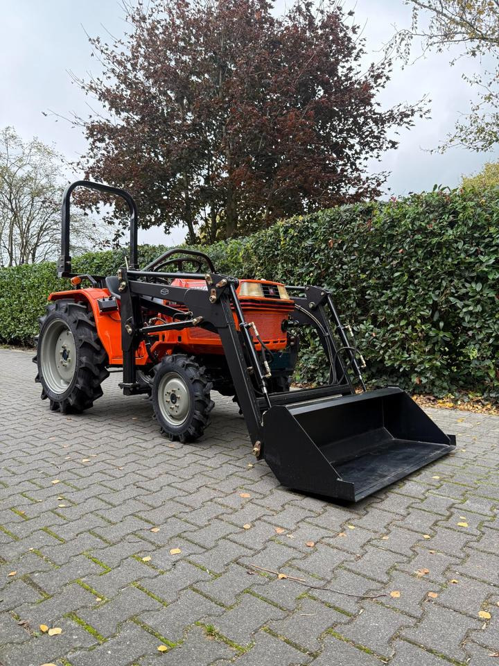 Kleintraktor Kubota B1-17 mit Frontlader ab 125 € pro Monat. - Mali traktor: slika 2 Kleintraktor Kubota B1-17 mit Frontlader ab 125 € pro Monat. - Mali traktor: slika 2