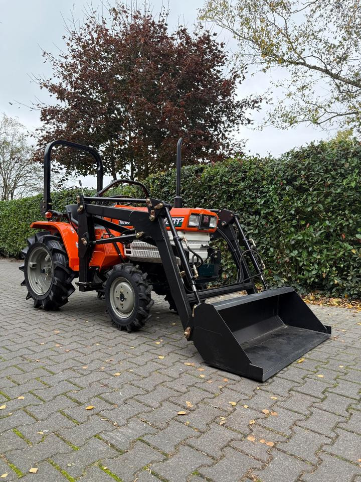 Kleintraktor Kubota B1502DT mit Frontlader ab 125 € pro Monat. - Mali traktor: slika 2 Kleintraktor Kubota B1502DT mit Frontlader ab 125 € pro Monat. - Mali traktor: slika 2