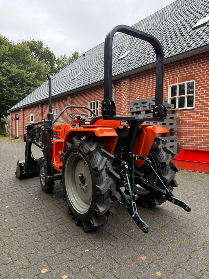 Kleintraktor Kubota B1600 mit Frontlader ab 125 € pro Monat. - Mali traktor: slika 3 Kleintraktor Kubota B1600 mit Frontlader ab 125 € pro Monat. - Mali traktor: slika 3