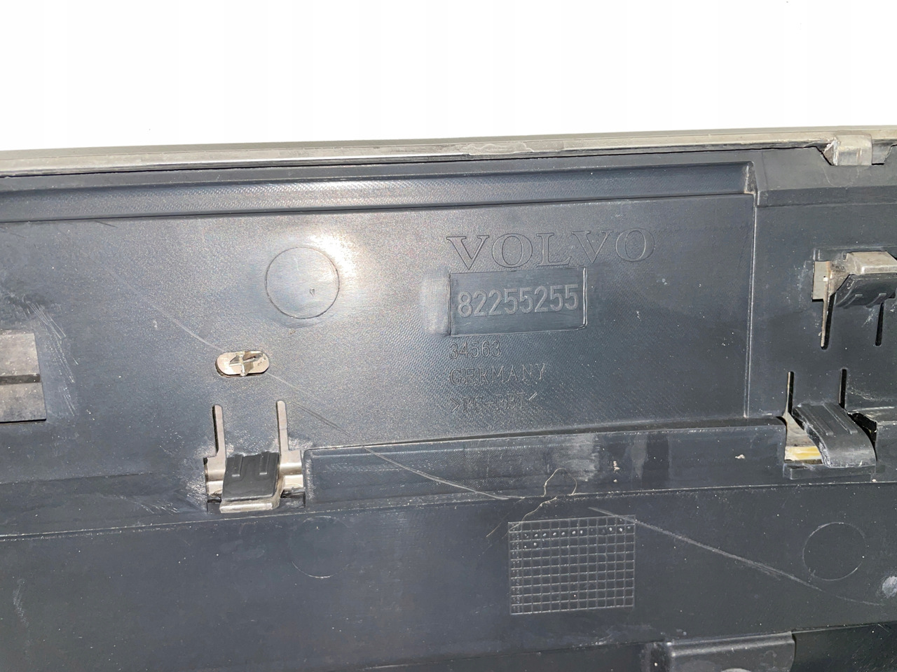 GRILL MASKI ATRAPA VOLVO FH13 FH 13 82255255 - Hauba za Kamion: slika 3 GRILL MASKI ATRAPA VOLVO FH13 FH 13 82255255 - Hauba za Kamion: slika 3