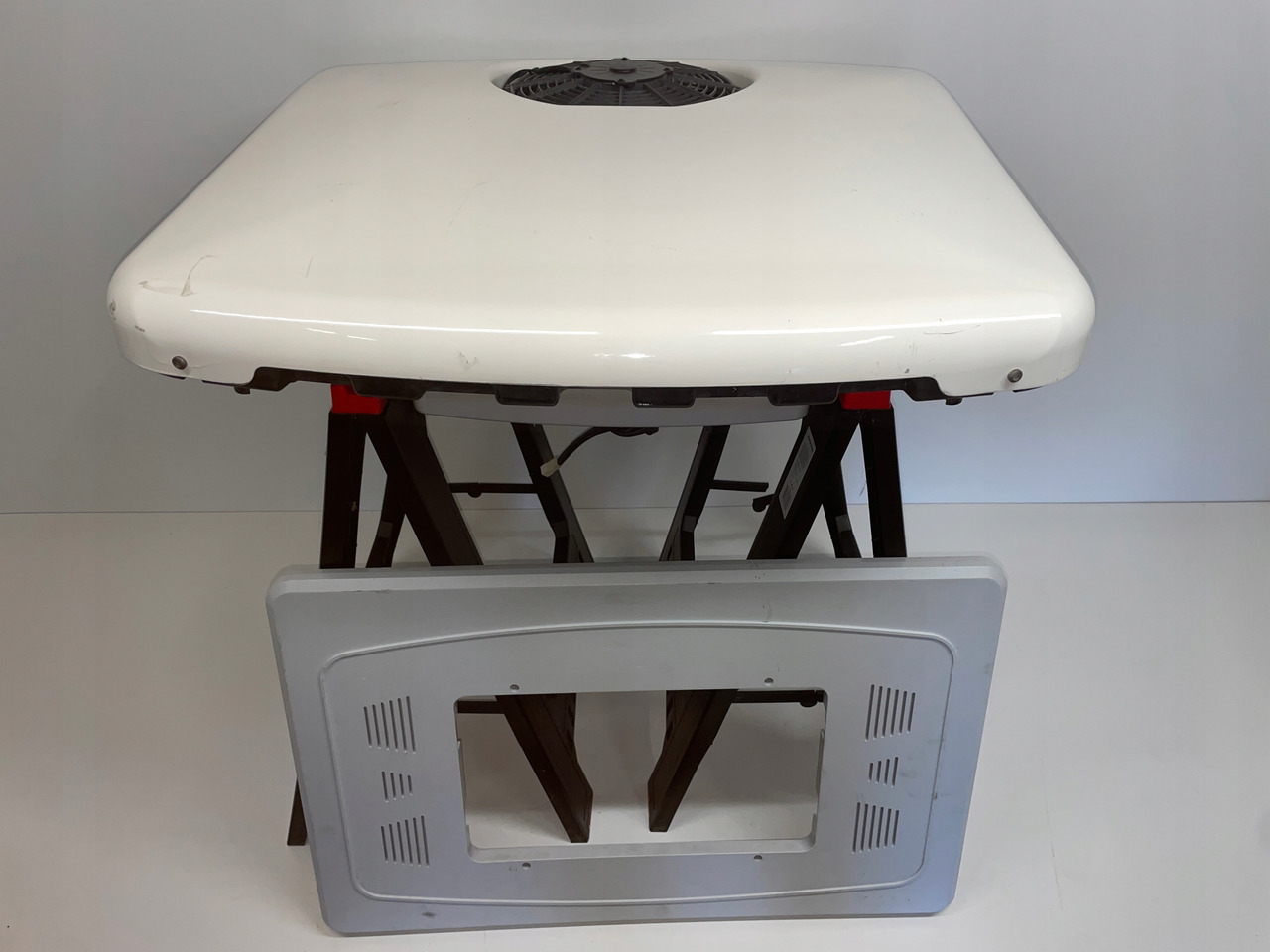 KLIMATYZACJA SLIMCOOL FACTORY PREP DAF MAN SCANIA - Kompresor klima uređaja za Kamion: slika 1 KLIMATYZACJA SLIMCOOL FACTORY PREP DAF MAN SCANIA - Kompresor klima uređaja za Kamion: slika 1