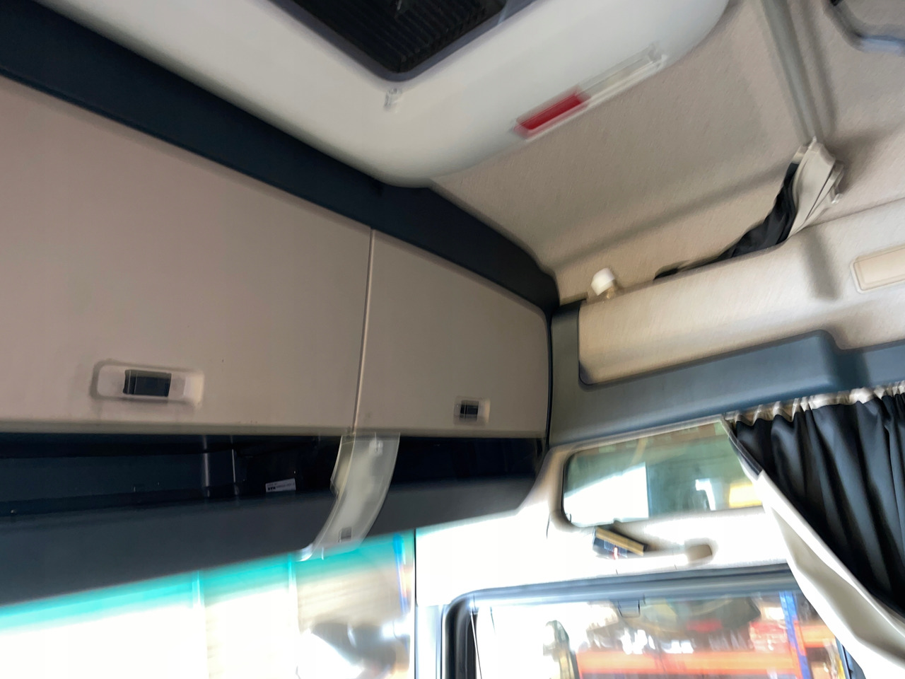 KOMPLETNA KABINA MAN TGX XXL EURO 6 LIFT JASNY ŚRODEK - Kabina za Kamion: slika 4 KOMPLETNA KABINA MAN TGX XXL EURO 6 LIFT JASNY ŚRODEK - Kabina za Kamion: slika 4