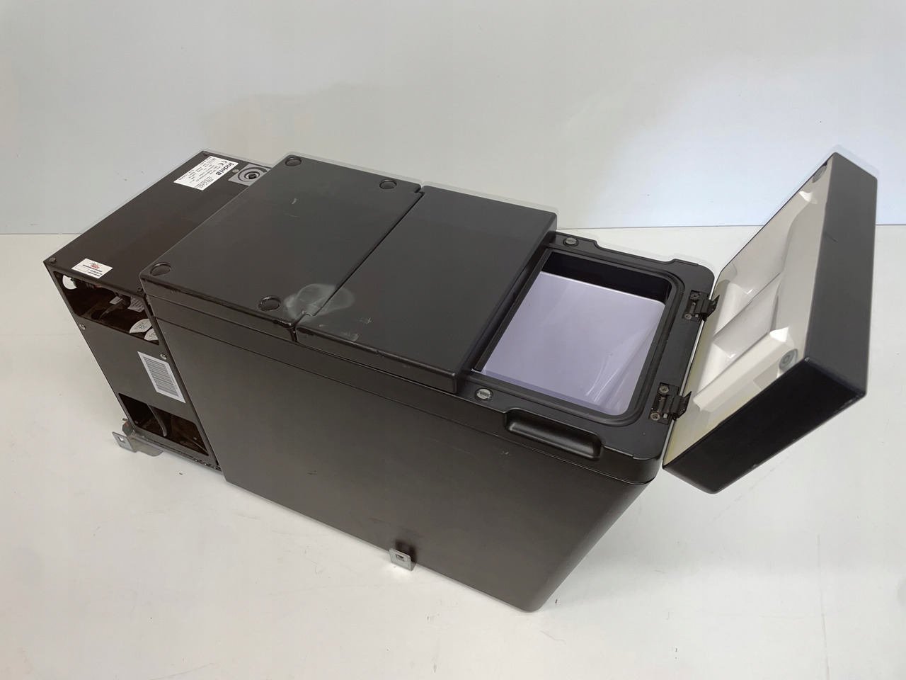 LODÓWKA CHŁODZIARKA IVECO STRALIS INTEL B 504195453 - Kabina i enterijer za Kamion: slika 3 LODÓWKA CHŁODZIARKA IVECO STRALIS INTEL B 504195453 - Kabina i enterijer za Kamion: slika 3