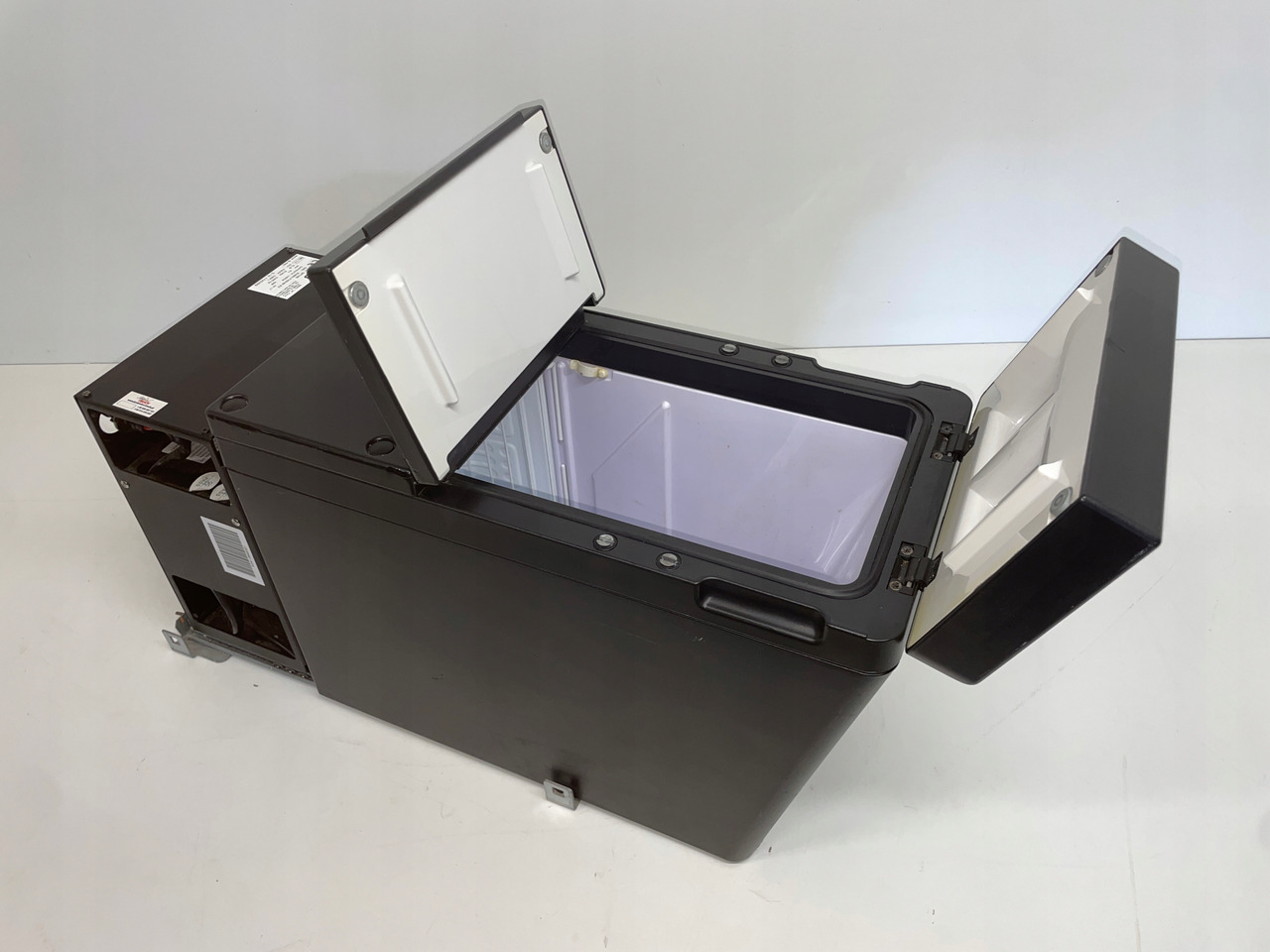 LODÓWKA CHŁODZIARKA IVECO STRALIS INTEL B 504195453 - Kabina i enterijer za Kamion: slika 1 LODÓWKA CHŁODZIARKA IVECO STRALIS INTEL B 504195453 - Kabina i enterijer za Kamion: slika 1