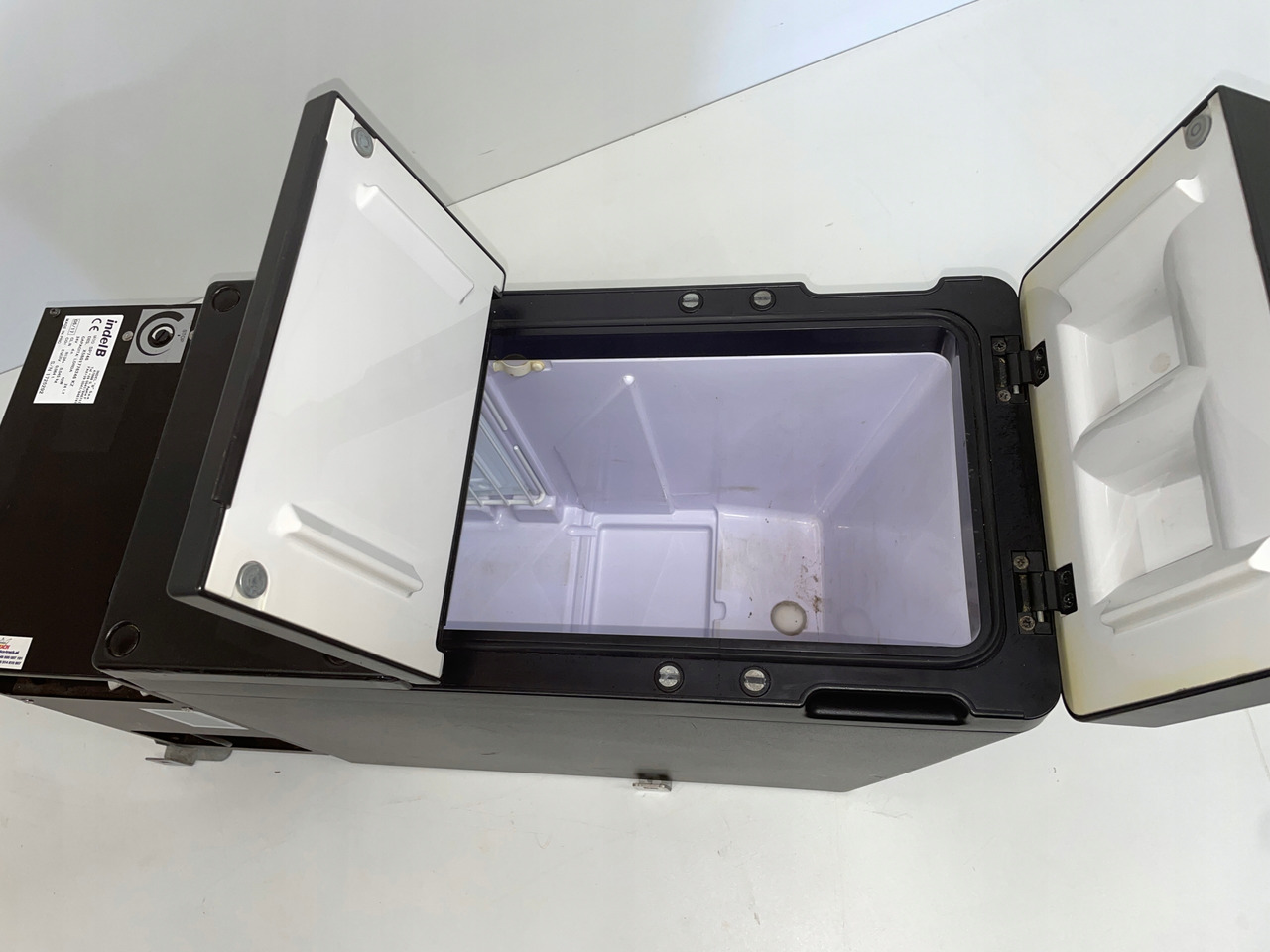 LODÓWKA CHŁODZIARKA IVECO STRALIS INTEL B 504195453 - Kabina i enterijer za Kamion: slika 4 LODÓWKA CHŁODZIARKA IVECO STRALIS INTEL B 504195453 - Kabina i enterijer za Kamion: slika 4