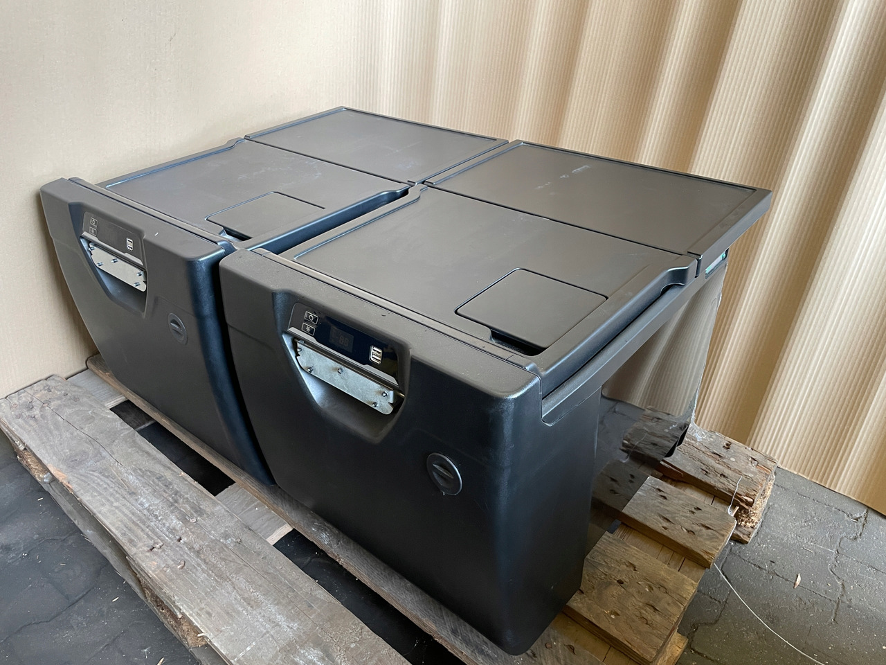 LODÓWKA IVECO S-WAY S WAY wysoka - Kabina i enterijer za Kamion: slika 2 LODÓWKA IVECO S-WAY S WAY wysoka - Kabina i enterijer za Kamion: slika 2