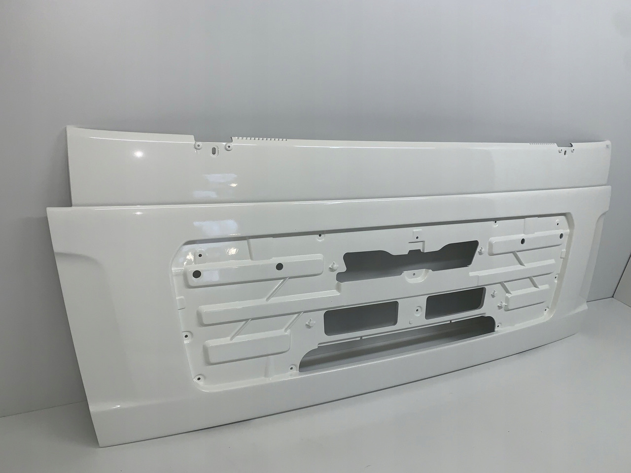 MASKA ATRAPA GRILL MAN TGL TGM NR 1812 - Hauba za Kamion: slika 3 MASKA ATRAPA GRILL MAN TGL TGM NR 1812 - Hauba za Kamion: slika 3