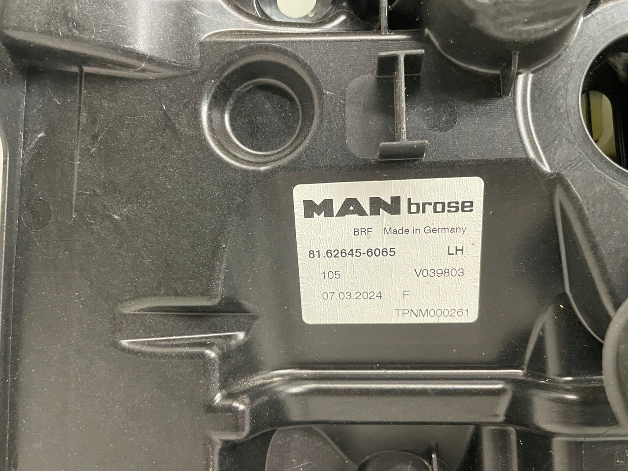 MECHANIZM PODNOSZENIA SZYB MAN TGS TGX TGL 3 TG3 81626456065 - Vrata i delovi za Kamion: slika 3 MECHANIZM PODNOSZENIA SZYB MAN TGS TGX TGL 3 TG3 81626456065 - Vrata i delovi za Kamion: slika 3