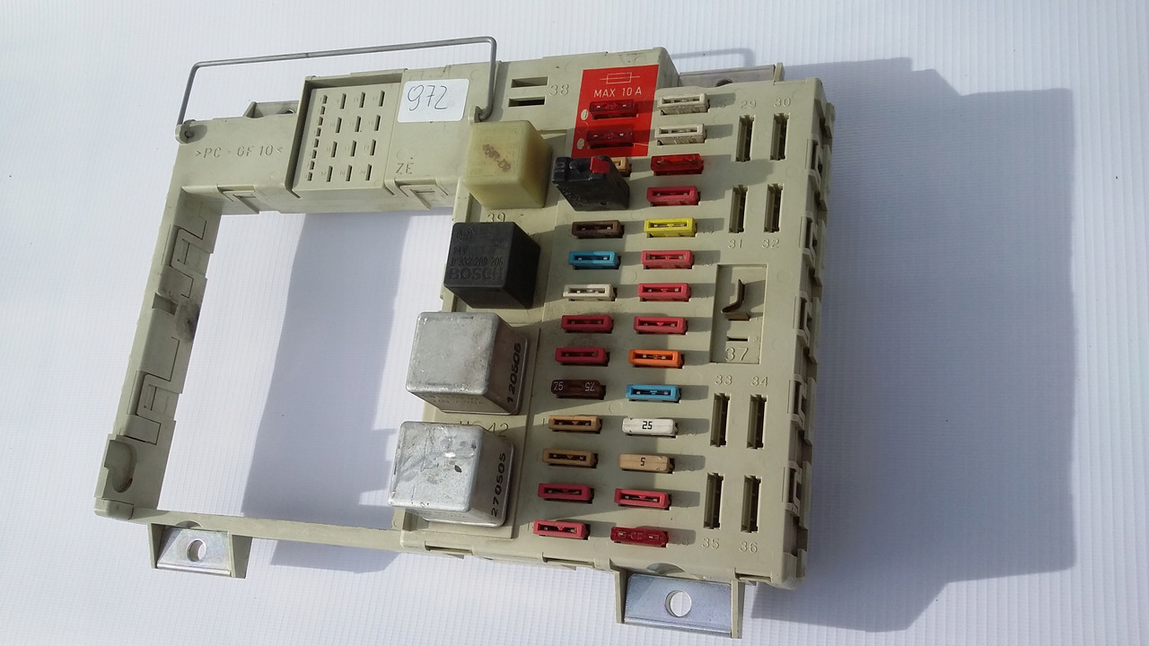 PŁYTA BEZPIECZNIKÓW BEZPIECZNIKI MAN TGX TGS TGA - Osigurač za Kamion: slika 1 PŁYTA BEZPIECZNIKÓW BEZPIECZNIKI MAN TGX TGS TGA - Osigurač za Kamion: slika 1