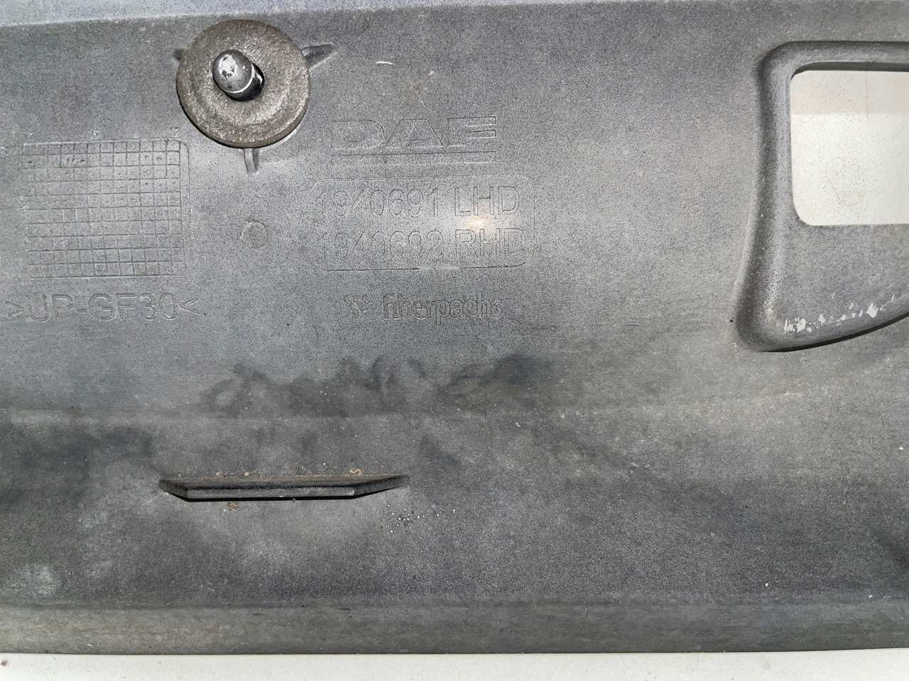 PODSZYBIE DAF MASKOWNICA OSŁONA DAF XF EURO 6 1940691 - Vetrobransko staklo za Kamion: slika 4 PODSZYBIE DAF MASKOWNICA OSŁONA DAF XF EURO 6 1940691 - Vetrobransko staklo za Kamion: slika 4