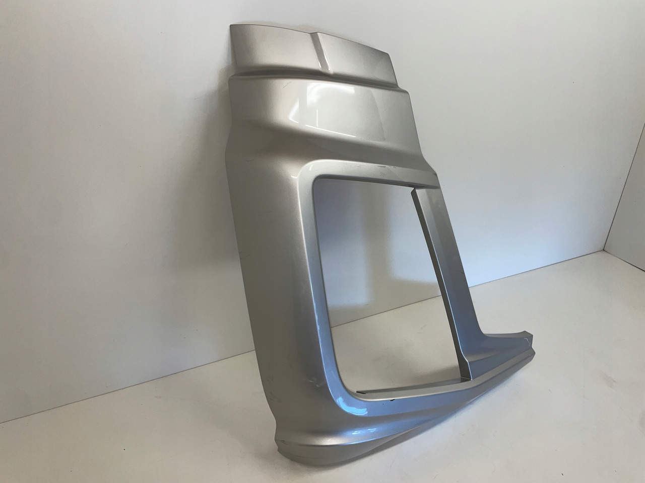 PRAWA OSŁONA OKULAR ZDERZAK FORD F-MAX JC46-17E950-A - Branik za Kamion: slika 2 PRAWA OSŁONA OKULAR ZDERZAK FORD F-MAX JC46-17E950-A - Branik za Kamion: slika 2