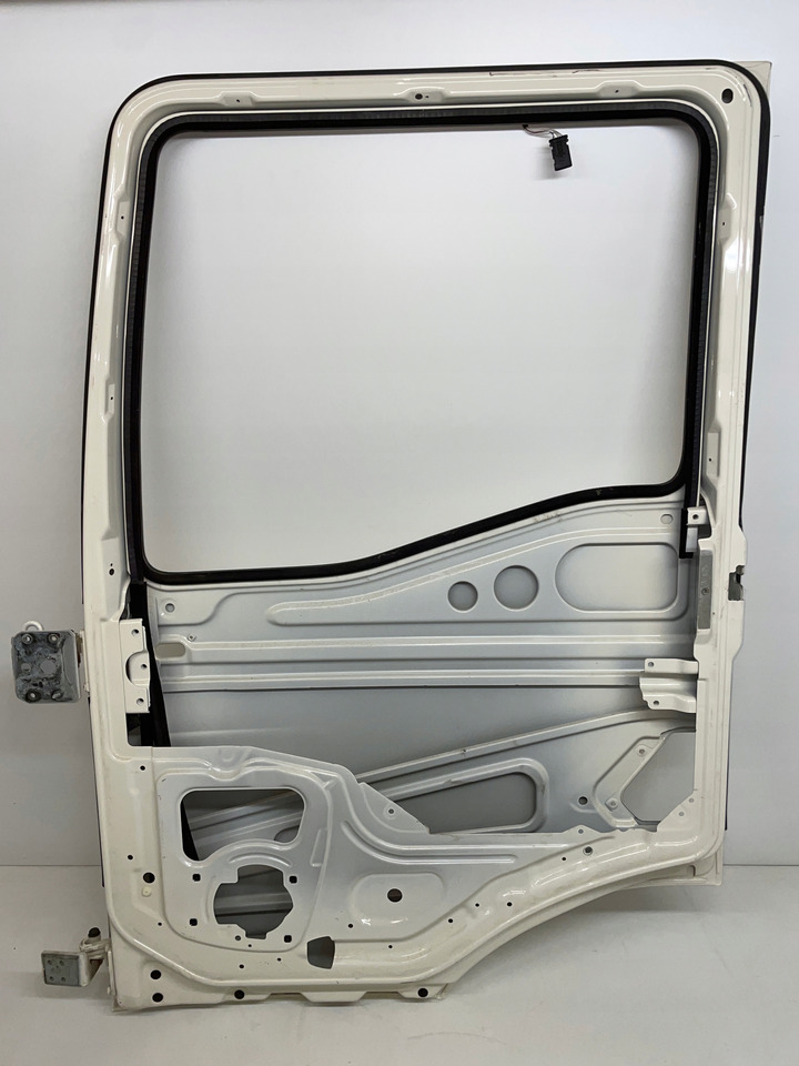 PRAWE DRZWI MAN TGS3 TGS 3 TGS-3 TGL TGM - Vrata i delovi za Kamion: slika 4 PRAWE DRZWI MAN TGS3 TGS 3 TGS-3 TGL TGM - Vrata i delovi za Kamion: slika 4