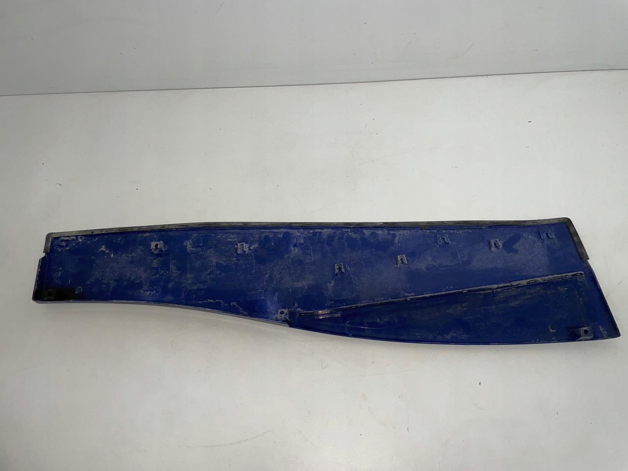 PRZEDŁUŻENIE LISTWA DRZWI IVECO STRALIS HI-WAY 26010 - Vrata i delovi za Kamion: slika 2 PRZEDŁUŻENIE LISTWA DRZWI IVECO STRALIS HI-WAY 26010 - Vrata i delovi za Kamion: slika 2