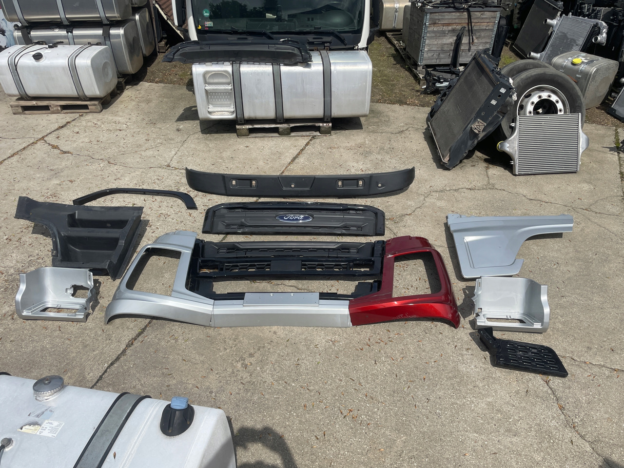 Przód Ford F-Max F Max Grill, Stopień , Stopnica Przedłużenie drzwi zderzak - Karoserija i eksterijer za Kamion: slika 2 Przód Ford F-Max F Max Grill, Stopień , Stopnica Przedłużenie drzwi zderzak - Karoserija i eksterijer za Kamion: slika 2