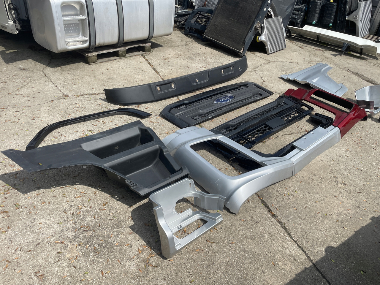 Przód Ford F-Max F Max Grill, Stopień , Stopnica Przedłużenie drzwi zderzak - Karoserija i eksterijer za Kamion: slika 4 Przód Ford F-Max F Max Grill, Stopień , Stopnica Przedłużenie drzwi zderzak - Karoserija i eksterijer za Kamion: slika 4