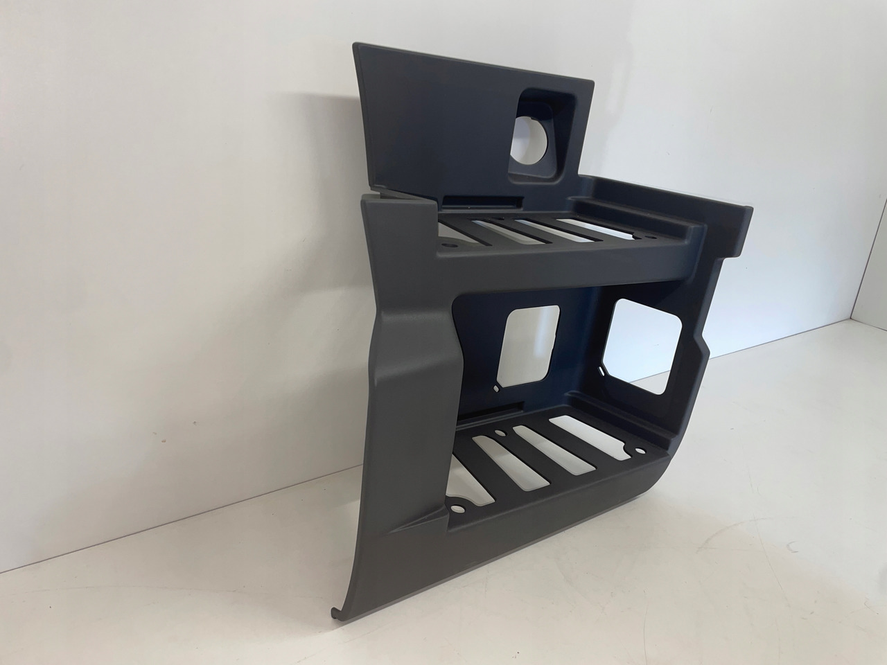 STOPNICA DOLNY STOPIEŃ PRAWY MAN TGS TGXS TG-3 81615200092 - Prag za Kamion: slika 2 STOPNICA DOLNY STOPIEŃ PRAWY MAN TGS TGXS TG-3 81615200092 - Prag za Kamion: slika 2