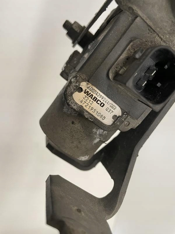 ZAWÓR CIŚNIENIA MERCEDES ACTROS MP4 A0054299244 - Suspenzija za Kamion: slika 5 ZAWÓR CIŚNIENIA MERCEDES ACTROS MP4 A0054299244 - Suspenzija za Kamion: slika 5