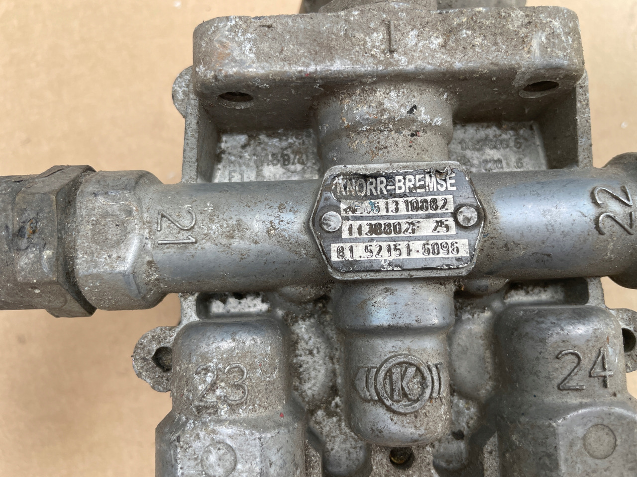 ZAWÓR CZTERODROŻNY MAN TGX TGS TGA 81521516096 - Kočioni ventil za Kamion: slika 5 ZAWÓR CZTERODROŻNY MAN TGX TGS TGA 81521516096 - Kočioni ventil za Kamion: slika 5