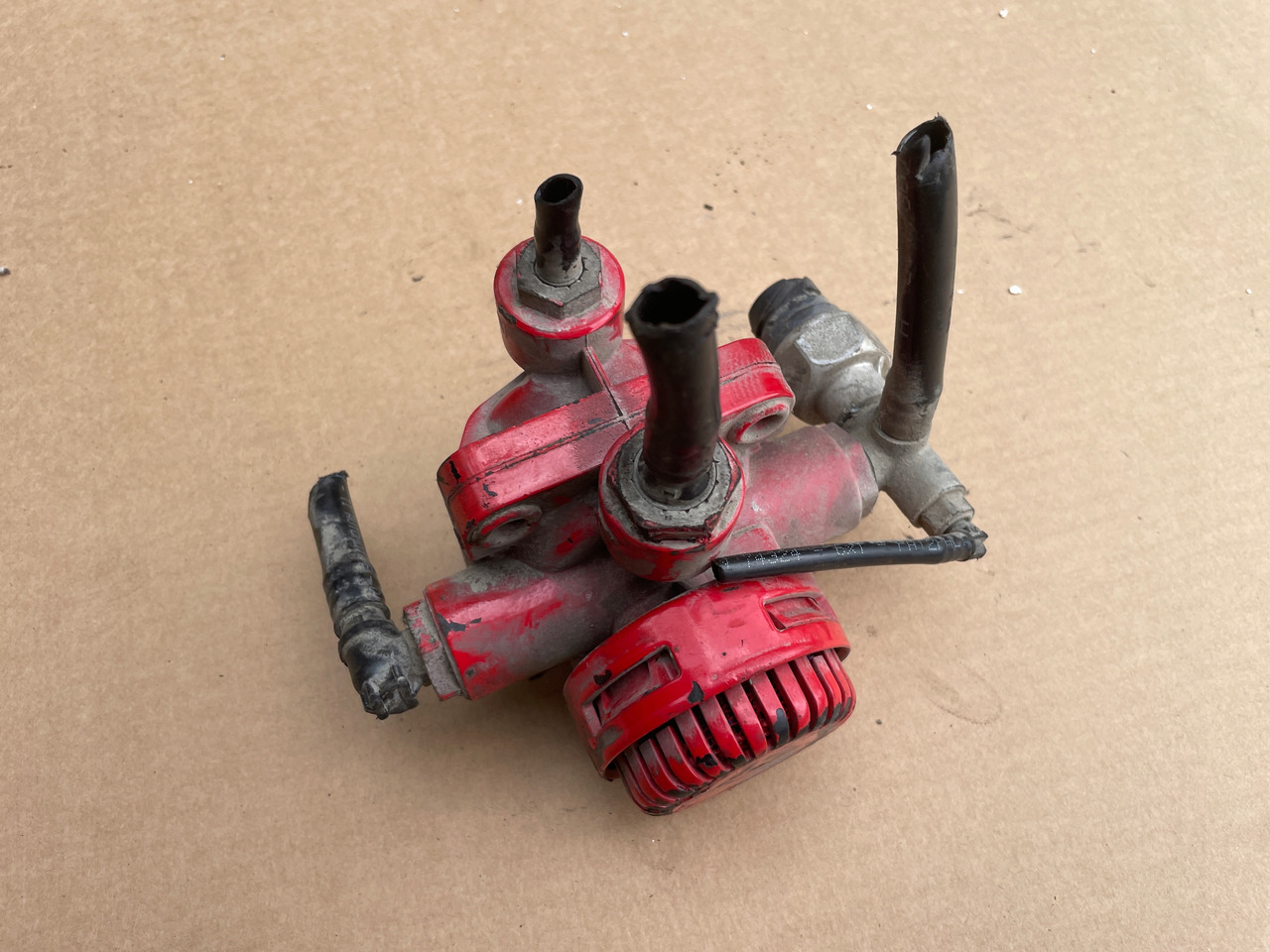 ZAWÓR HAMULCA RĘCZNEGO WABCO MAN TGX TGA TGS 81521166075 - Kočioni ventil za Kamion: slika 1 ZAWÓR HAMULCA RĘCZNEGO WABCO MAN TGX TGA TGS 81521166075 - Kočioni ventil za Kamion: slika 1